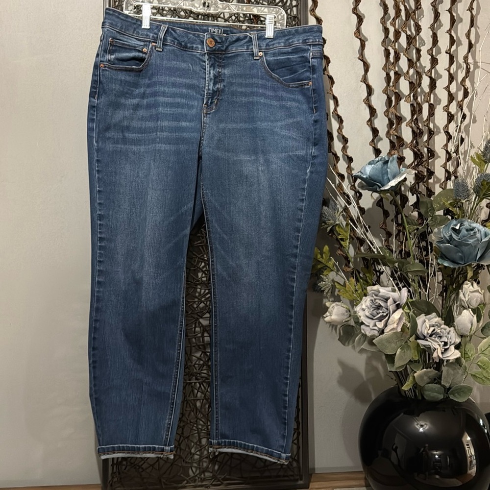 Time and Tru Straight Leg Jeans 20 Petite Women’s Plus Denim Cuffed Classic Fit - Picture 2 of 6